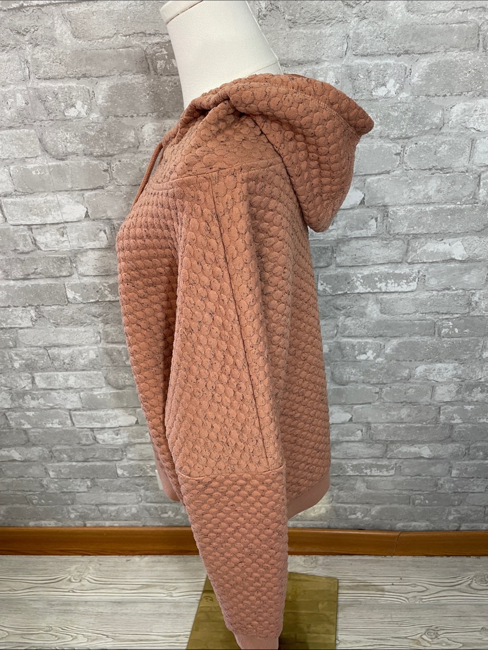 BKE Textured Bubble-Knit Hoodie in Rosewood - Picture 2 of 6